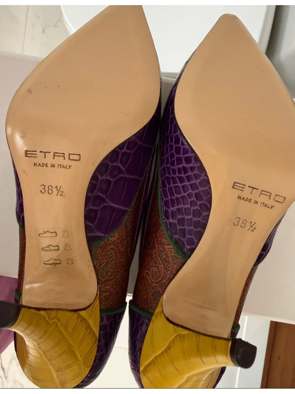NWOT Vintage ETRO Archival Pegaso Croc Pointed Toe Pumps 38.5